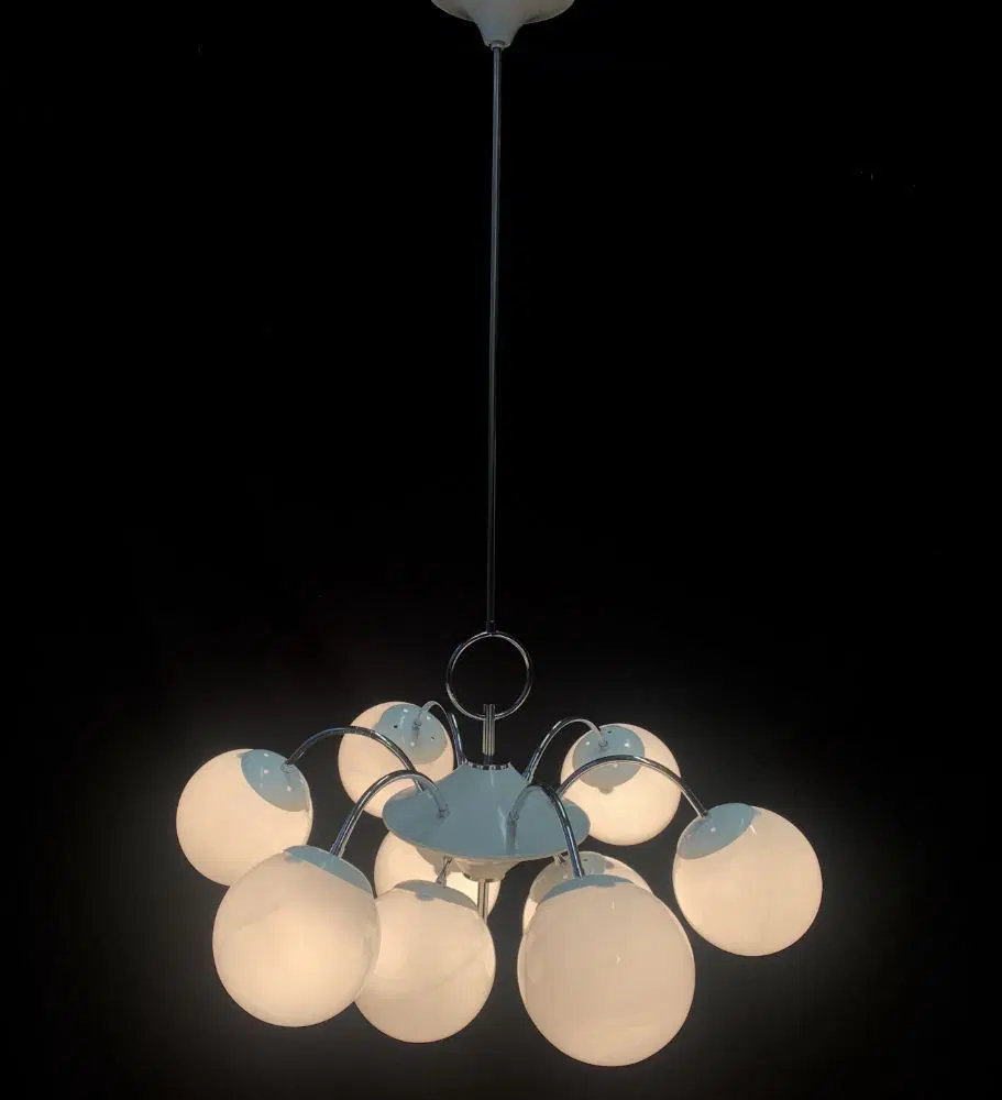 Lampadario attribuito a stilnovo anni 1950 con palle bianco - immagine 5