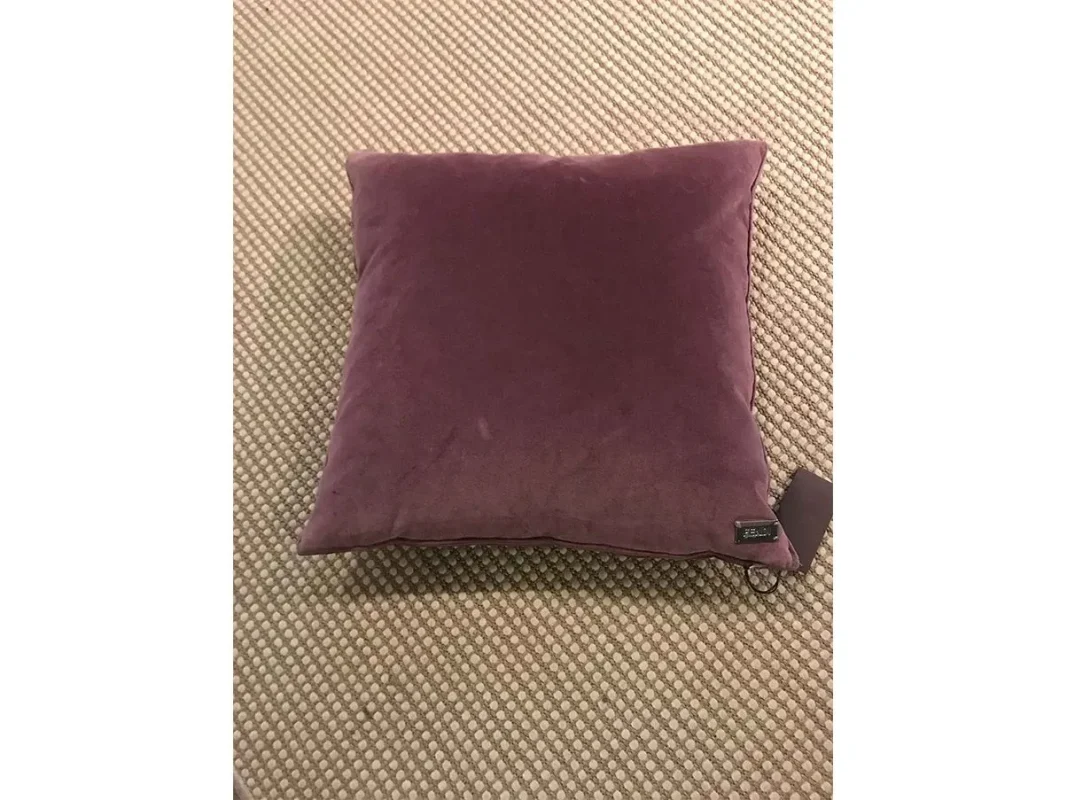 Cuscino con scritta in Cristalli Swarovski – Fendi - immagine 4